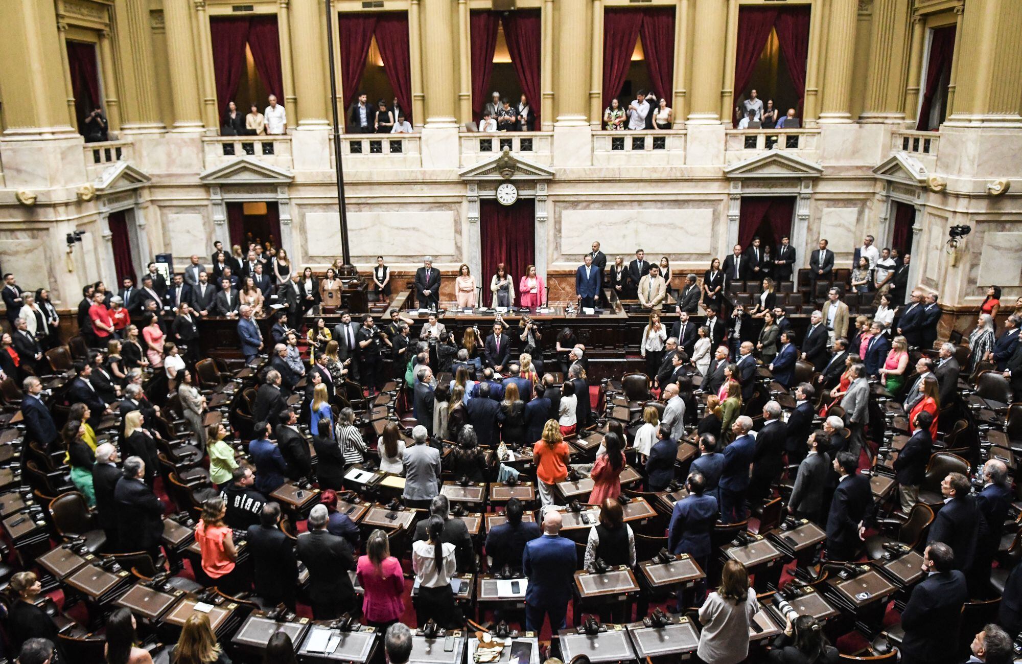 Vista de la Asamblea Legislativa que proclamó la victoria de la fórmula presidencial de Javier Milei y Victoria Villarruel. El pasaje de medidas de ajuste fiscal será un trámite mucho más arduo  
EFE/Congreso Argentina
