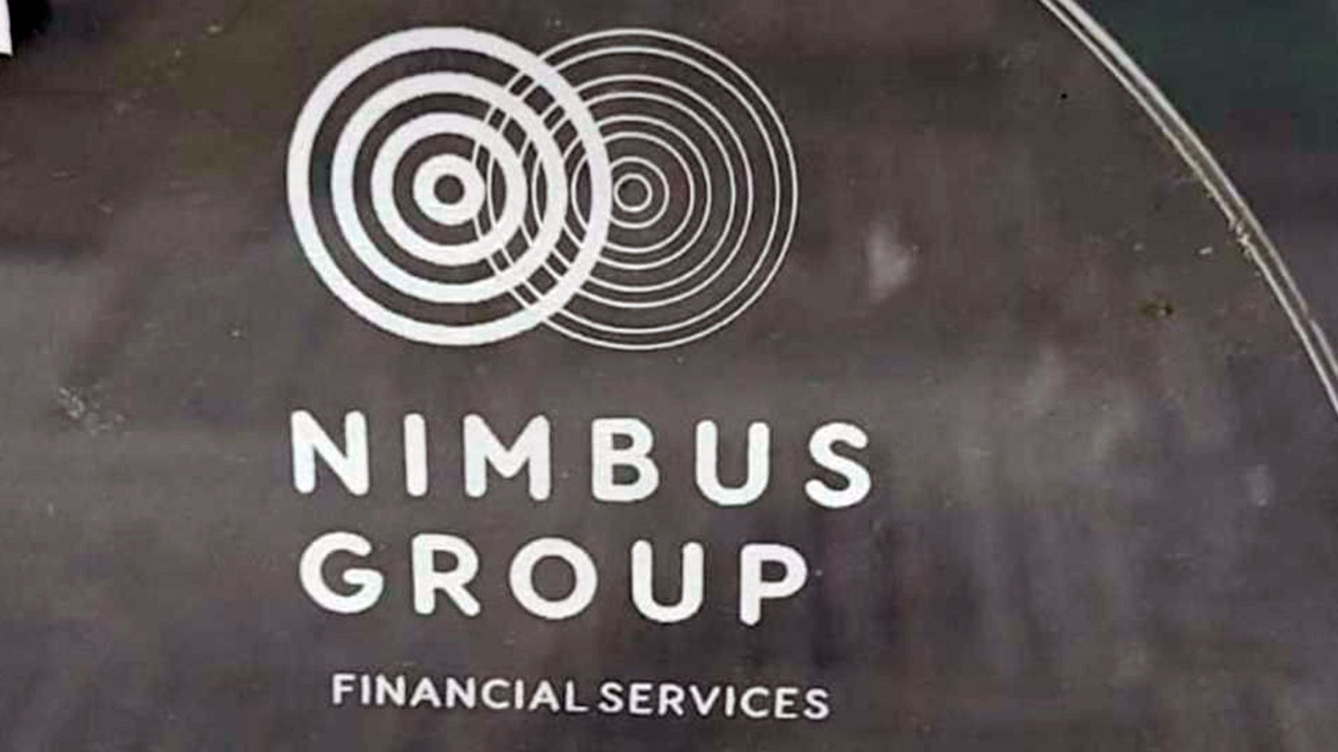 El logo de Nimbus Group en sus oficinas