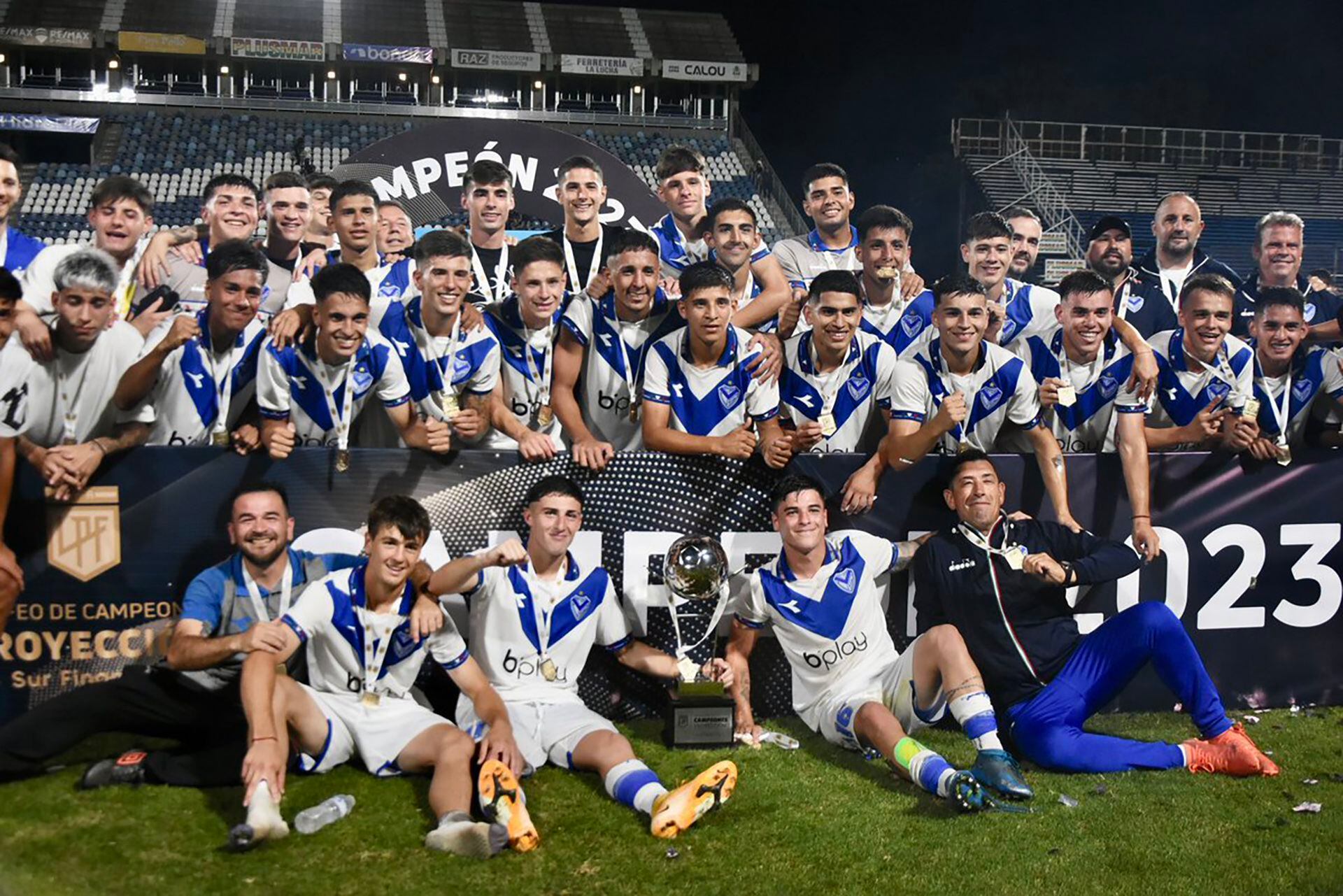 Las fotos de Vélez campeón del Trofeo de Campeones de Reserva ante Independiente