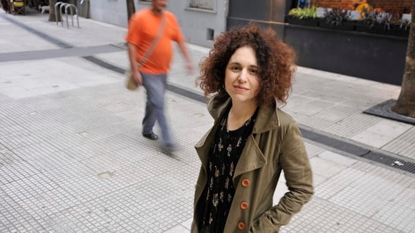 Eva Halac nació en Buenos Aires, estudió actuación en la escuela de Agustín Alezzo y Ciencias Políticas en la UBA (Foto – Sandra Cartasso)