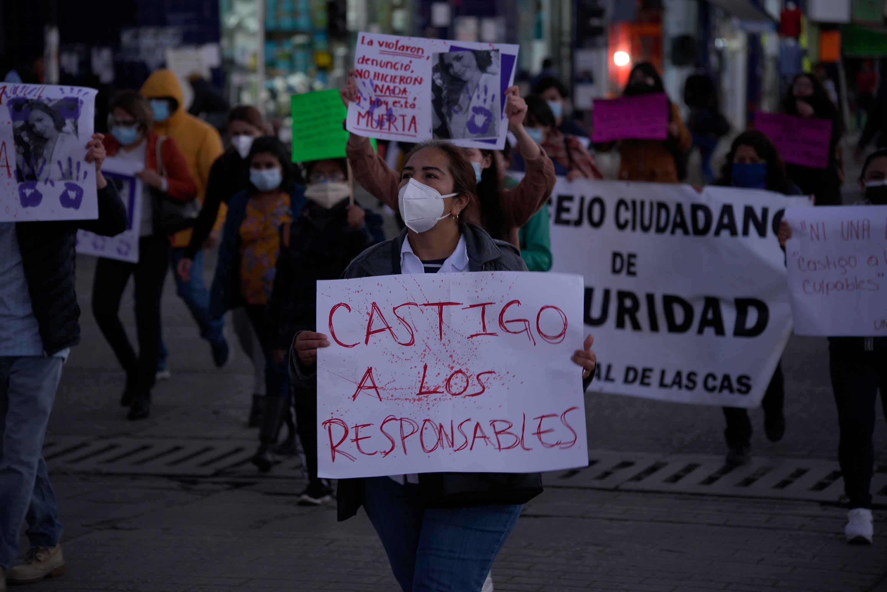Uno de los casos más recordados en Chiapas, fue el brutal feminicidio de Mariana Sánchez, una joven doctora que apareció ahorcada, tras interponer una denuncia por abuso sexual que fue ignorada. (EFE/Carlos López)