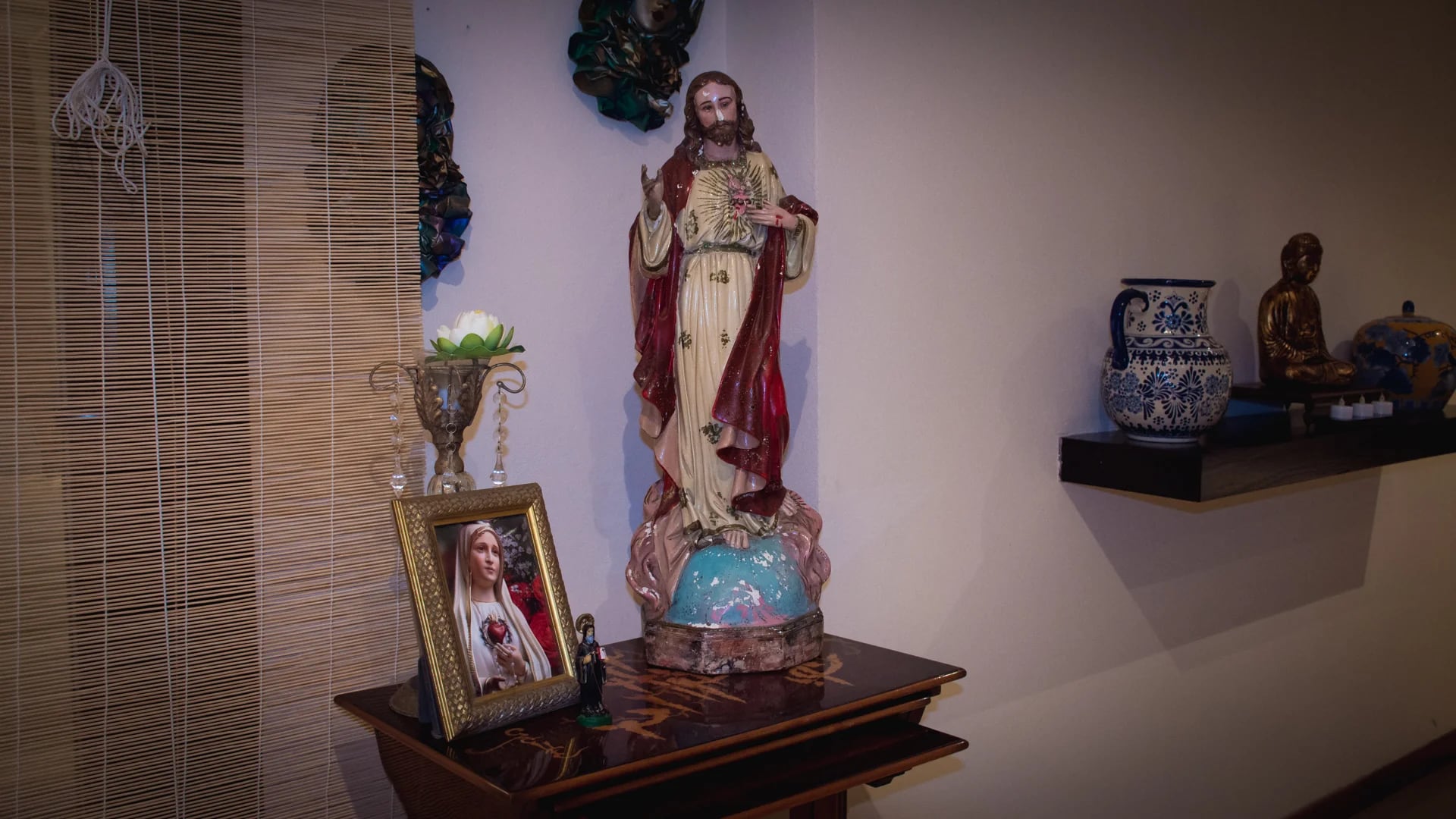 La Virgen, Jesús y Buda en la casa de Lilita (Foto: Martín Rosenzveig)