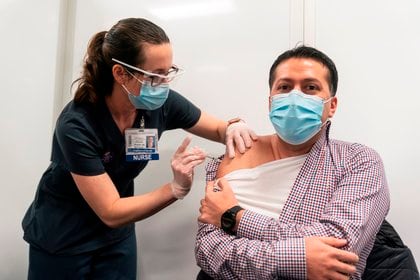 En Estados Unidos se han distribuido poco más de 17 millones de dosis de las vacunas contra el coronavirus SARS-CoV-2 y apenas 4,8 millones de personas han recibido la primera dosis. EFE/Stephen Brashear/Archivo

