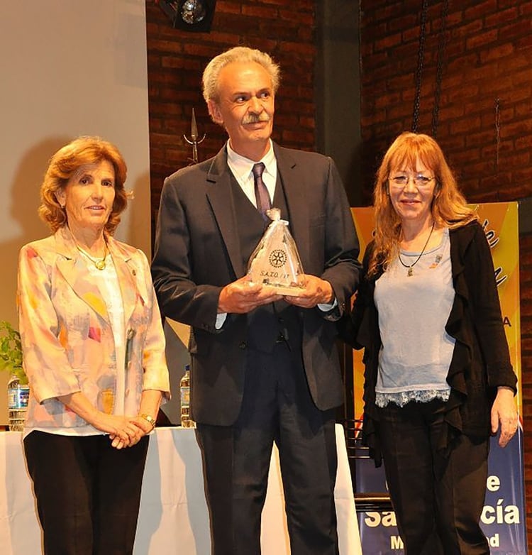 En mayo de 2018, el Rotary Club de San Juan distinguiÃ³ al veterinario Rodolfo DallazuanaÂ porÂ la âExcelencia Profesionalâ