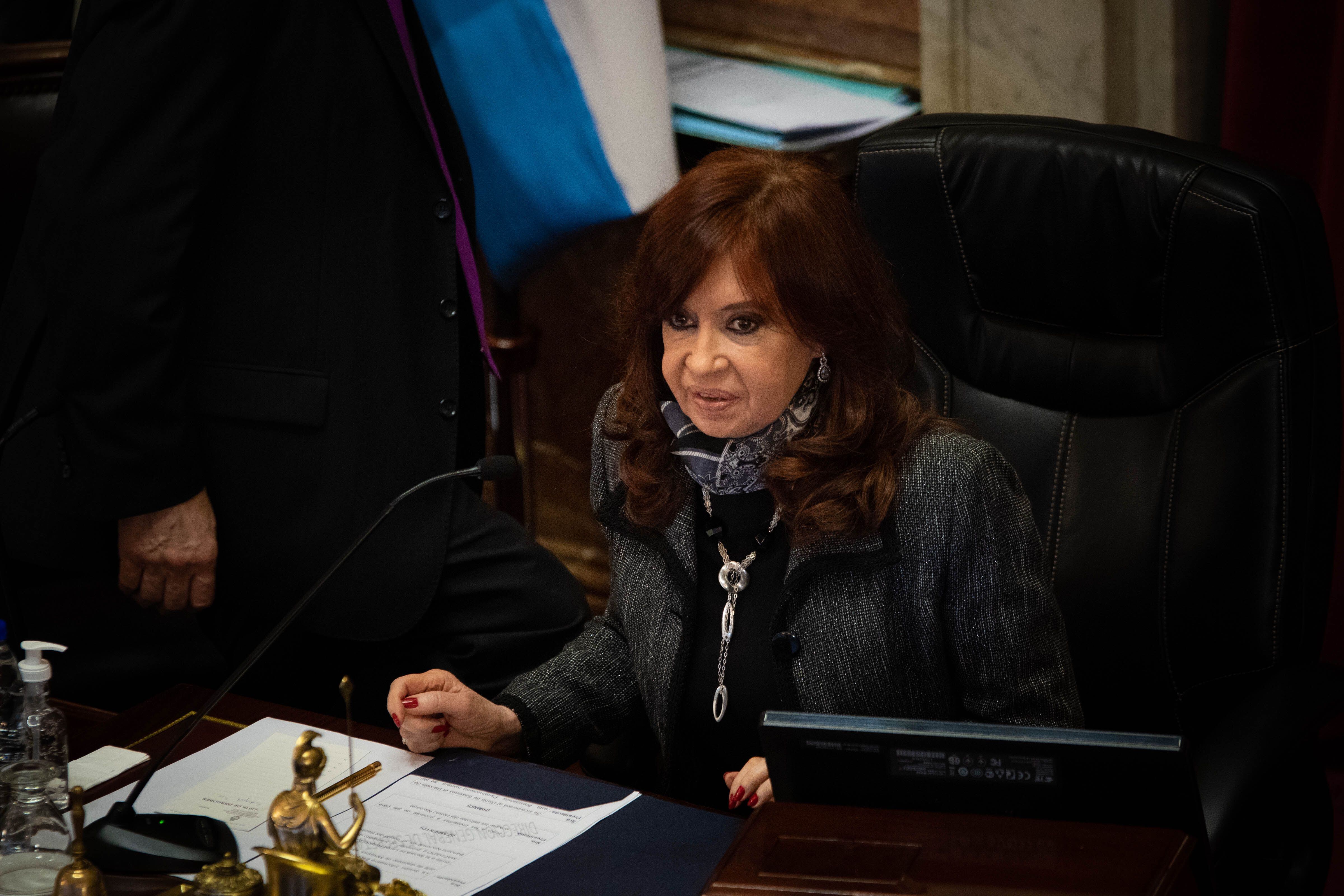 Sesión Senado 18/06/20 - Santiago Cafiero - Cristina Kirchner CFK - Congreso (Foto: Franco Fafasuli)