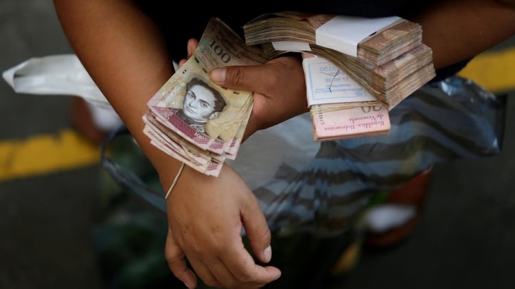 El bolívar venezolano atraviesa una inflación de 8.000.000% (Reuters)