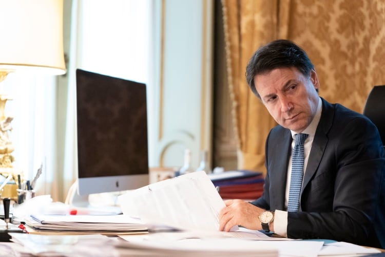 El primer ministro de Italia, Giuseppe Conte, durante una videconferencia con los líderes del G20 ( Palazzo Chigi / AFP)