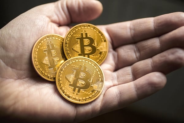El precio del Bitcoin bajó de USD 20.000 en diciembre de 2017, a USD 6000 la semana pasada (Photo by Thomas Trutschel/Photothek via Getty Images)