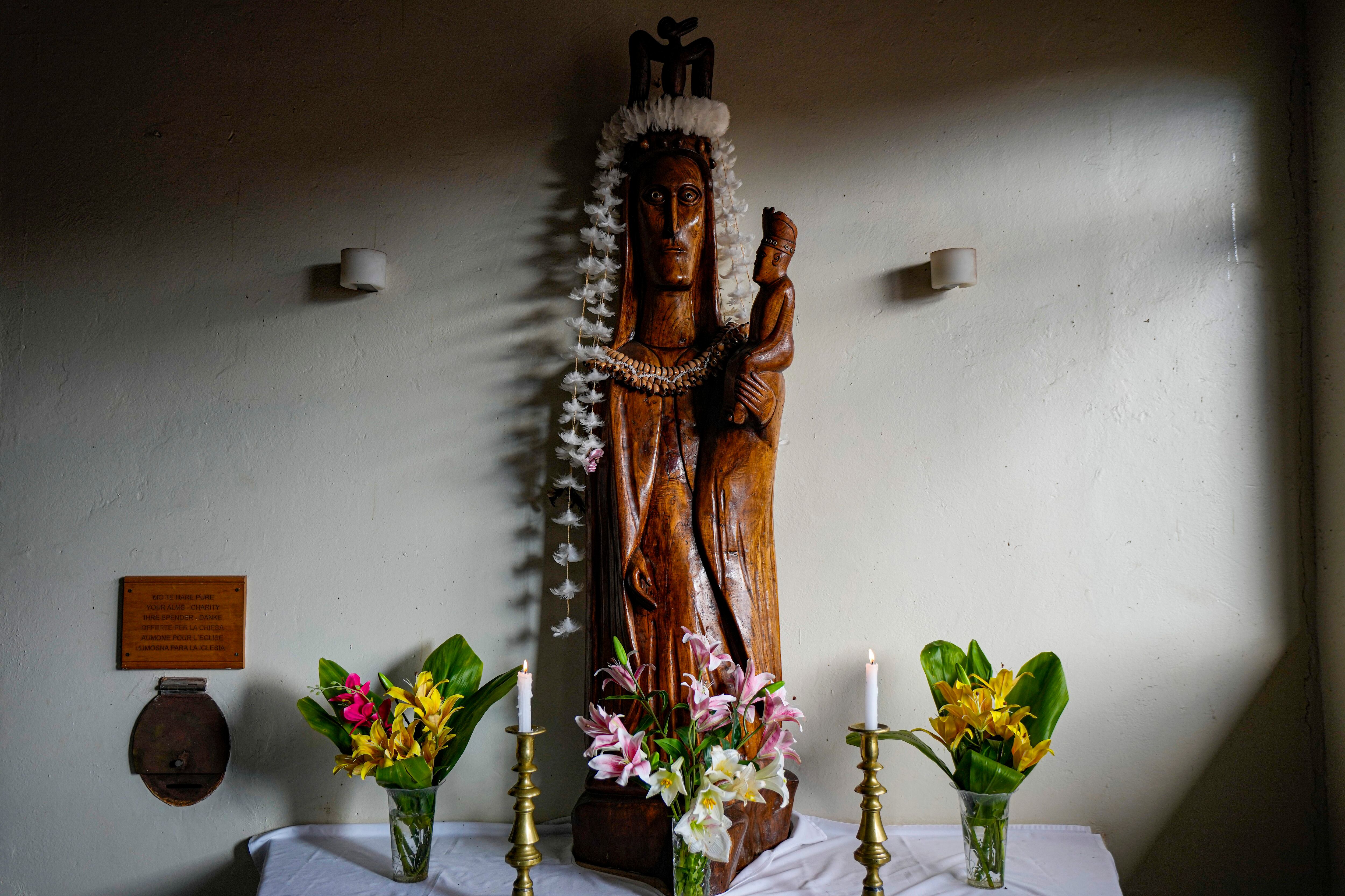 La virgen María tiene distintas iconografías para ser representada  (Foto AP/Esteban Félix)