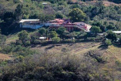 La propiedad se encuentra en las montañas, a la entrada de La Tuna (Foto: EFE)