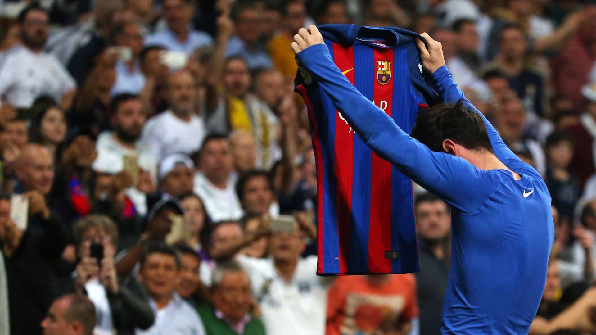 El icónico festejo de Lionel Messi en el Santiago Bernabéu que el hincha brasileño inmortalizó en su tatuaje (Reuters / Stringer Livepic)