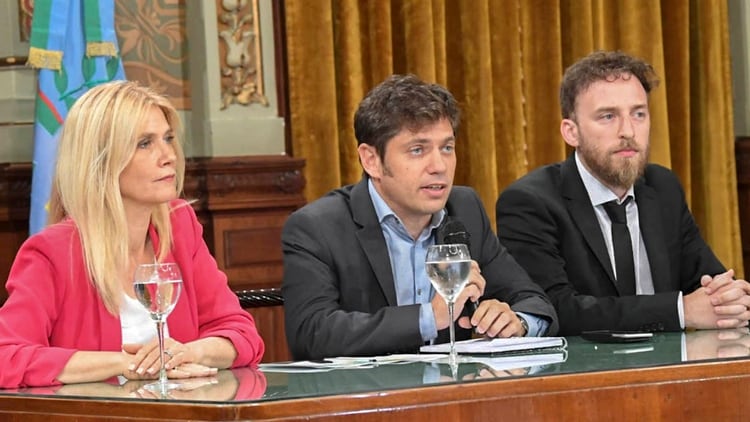 Axel Kicillof junto a Verónica Magario y Federico Otermin. Los tres formaron parte de la negociación por la ley impositiva (NA)