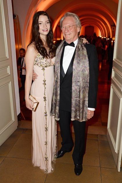 Anya Taylor-Joy y su padre Dennis Taylor durante una entrega de premios en Londres (Foto de Dave J Hogan/ Getty Images)