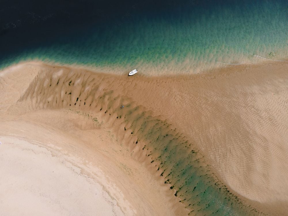 Playa de la isla de la Fuseta, en el Algarve (Shutterstock).