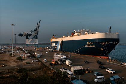El puerto de Hambantota, que el gobierno de Sri Lanka entregó a China cuando no pudo pagar su deuda, en Hambantota (Adam Dean / The New York Times)