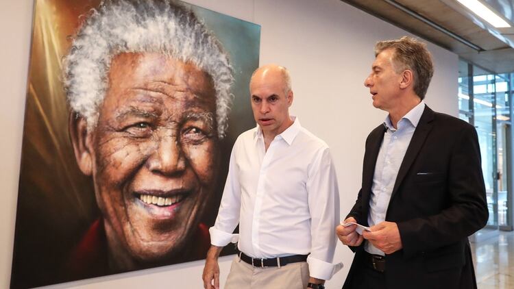 Macri junto a Horacio RodrÃ­guez Larreta. Los observa Nelson Mandela