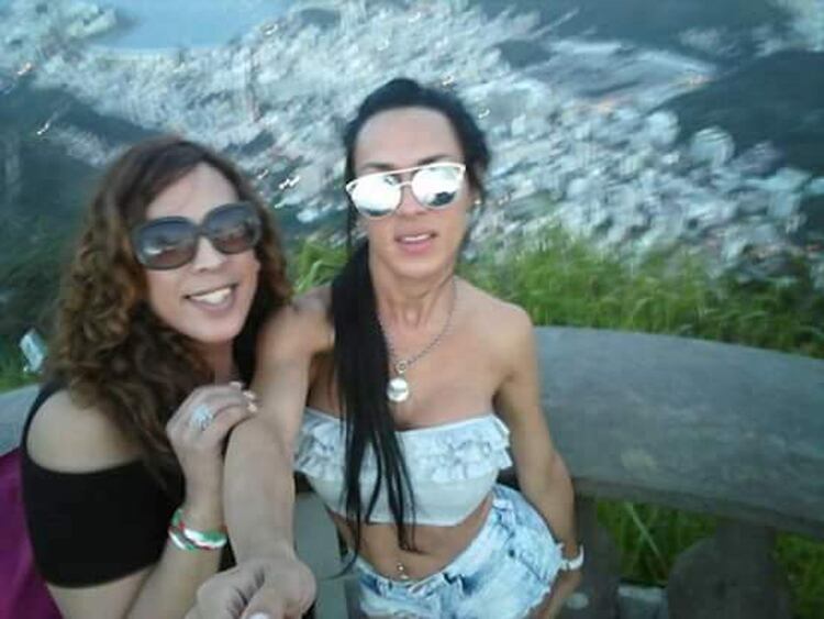 Lara y Azul, en las vacaciones que compartieron juntas en Brasil el año del crimen