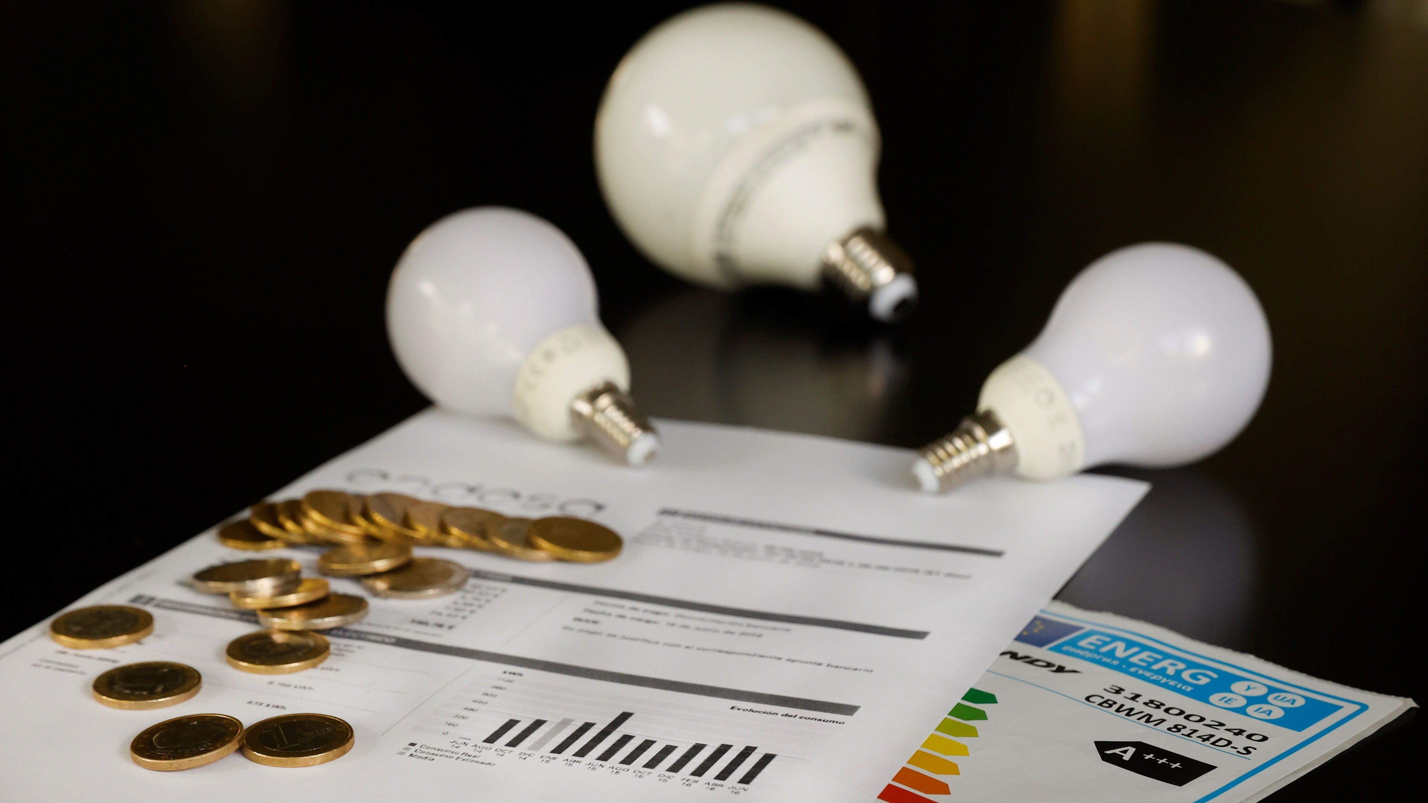 El precio medio, máximo y mínimo del servicio de la luz (EFE)