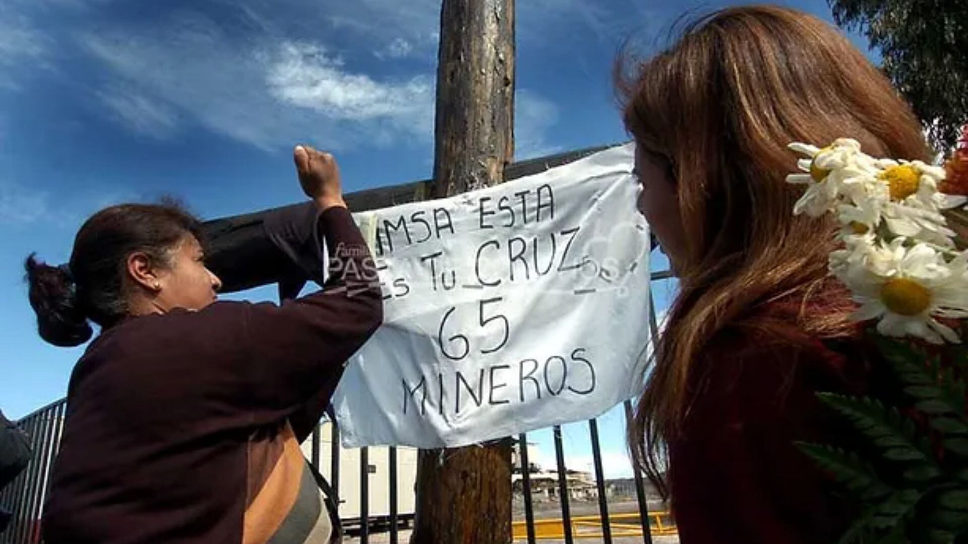 Familiares de los mineros atrapados en 2006 en Pasta de Conchos colocaron un memoria en la zona carbonífera