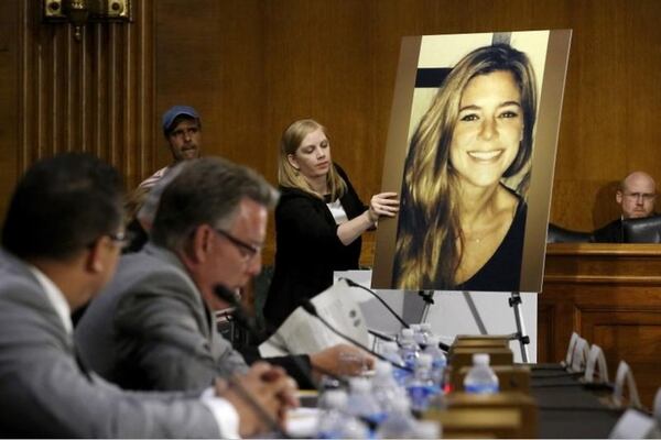 Una foto de Kate Steinle, la mujer que murió en el hecho, exhibida durante el juicio (Reuters/archivo)