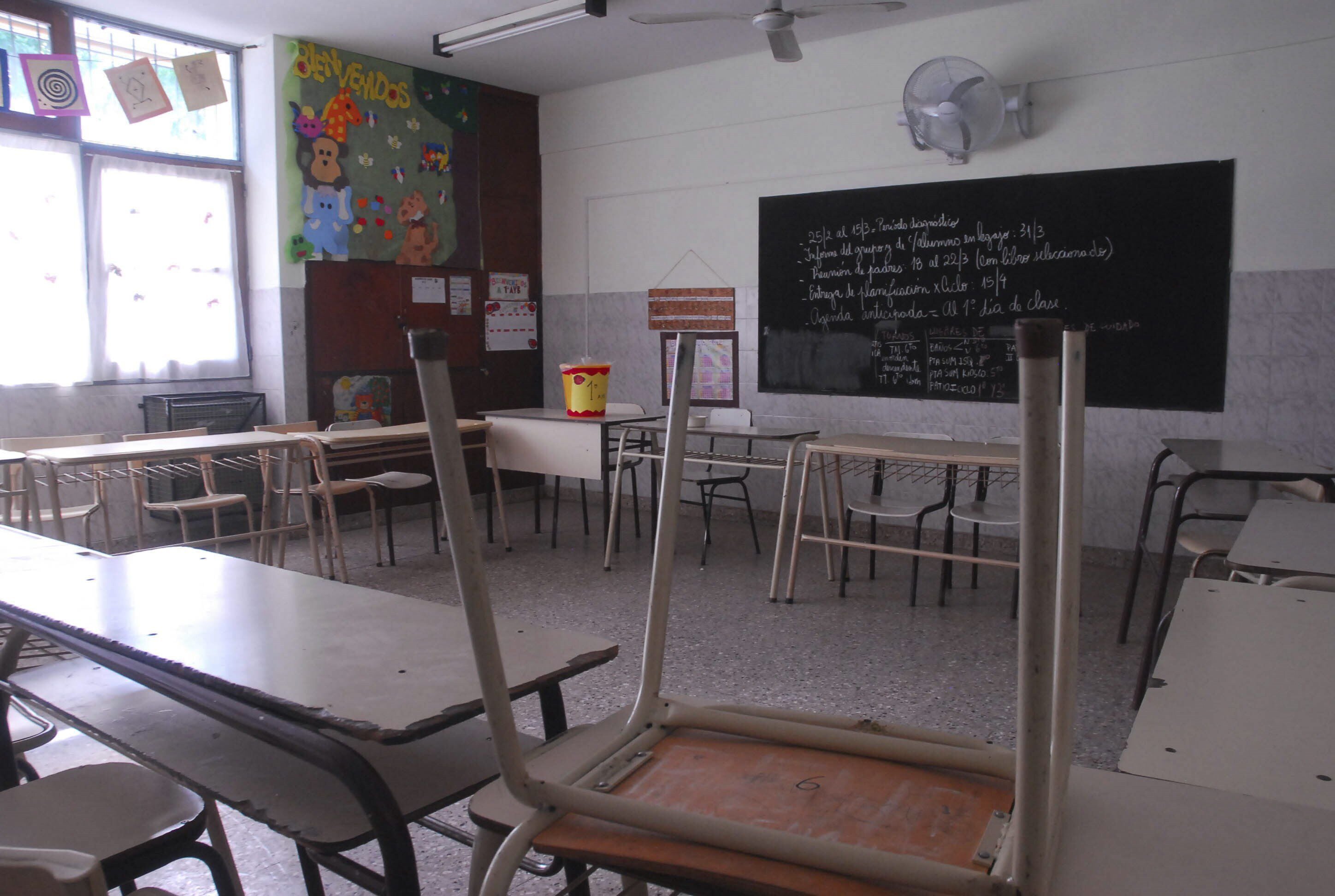 Un aula vacía. Según los gremios docentes, peligra el inicio de las clases (EFE)