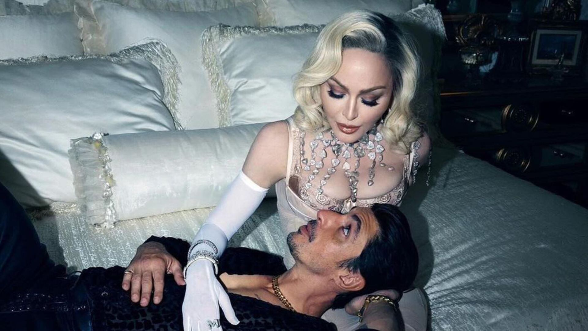 Madonna y Alberto Guerra aparecieron en la más reciente edición de la revista inglesa Re -edition. La 'Reina del Pop' solicitó expresamente al mexicano como modelo