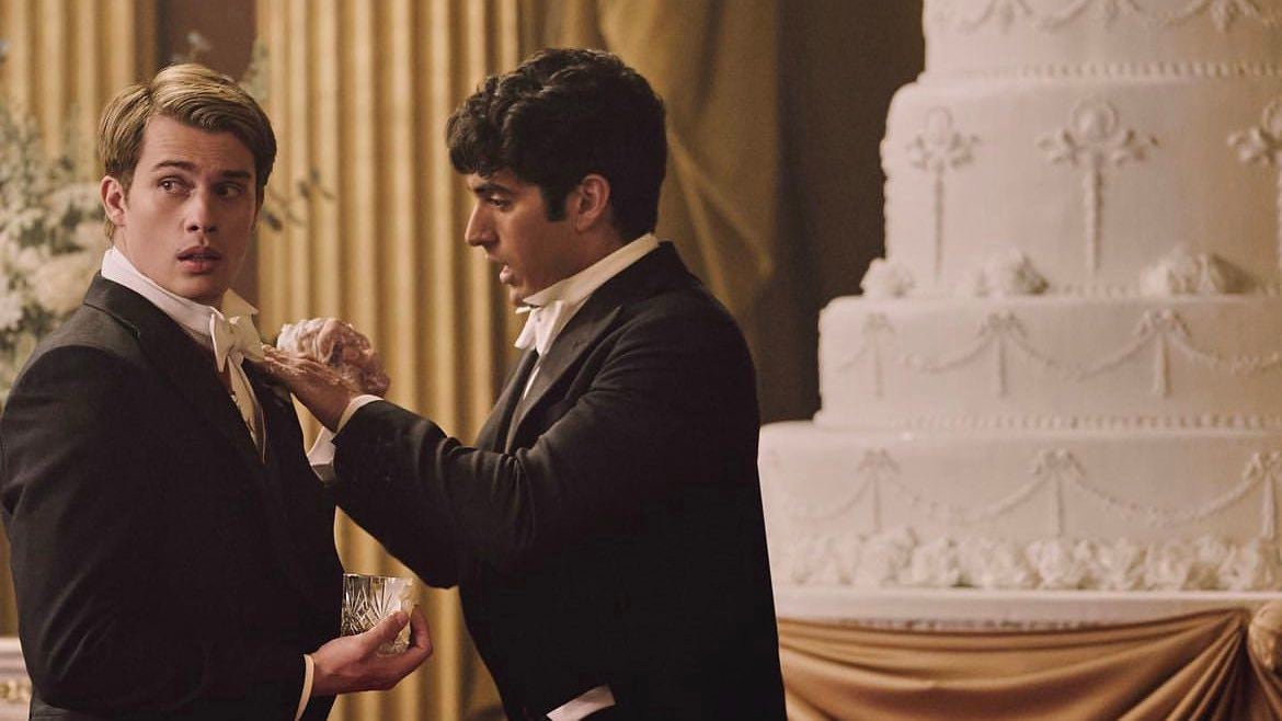 Taylor Zakhar Perez y Nicholas Galitzine, estrellas de la adaptación de "Rojo, blanco y sangre azul". (Prime Video)