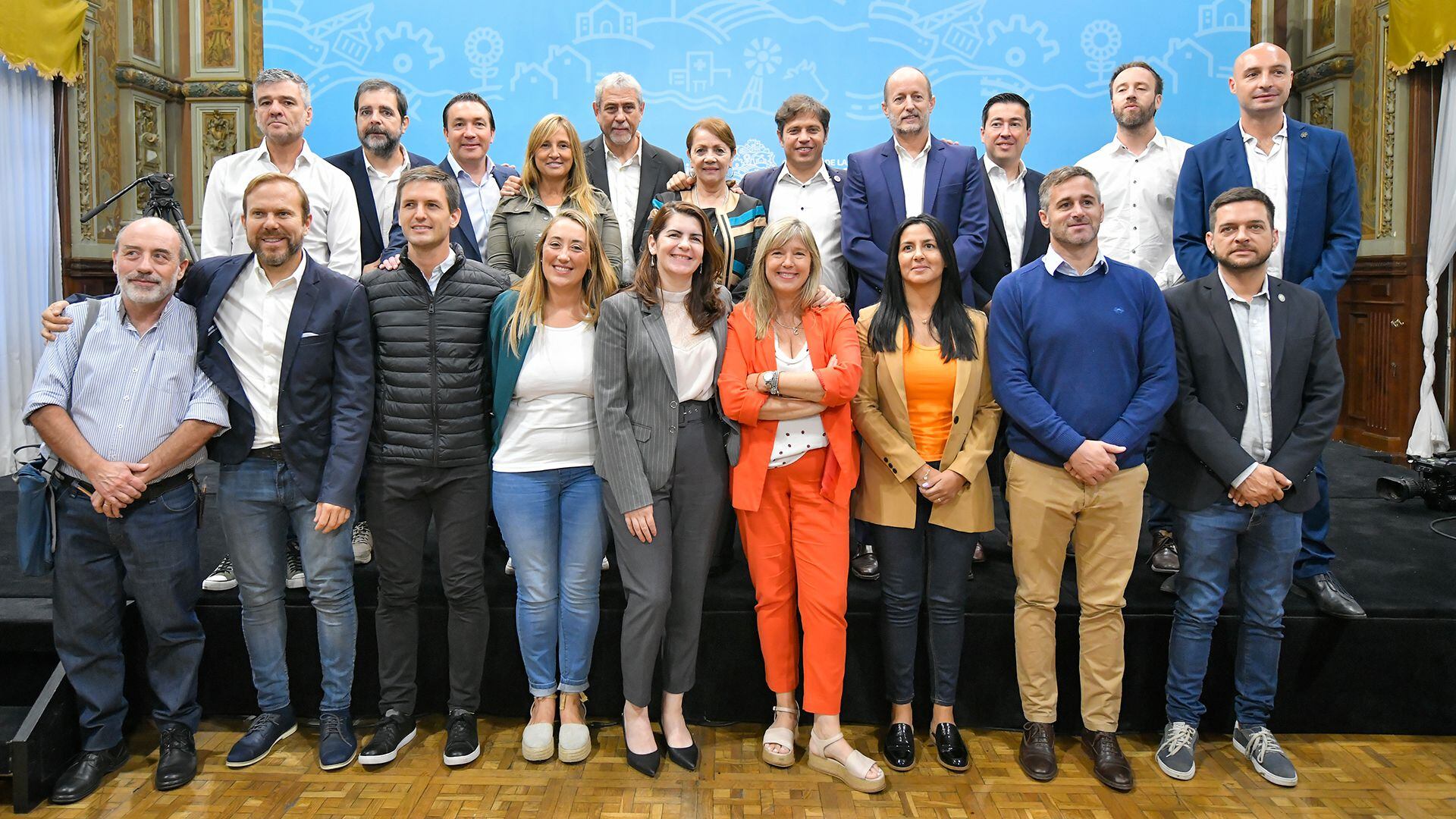 Axel Kicillof junto a intendentes bonaerenses