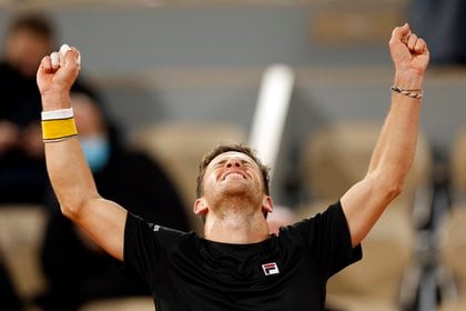 Schwartzman celebra el pase a semifinal de Roland Garros (EFE / EPA / IAN LANGSDON)