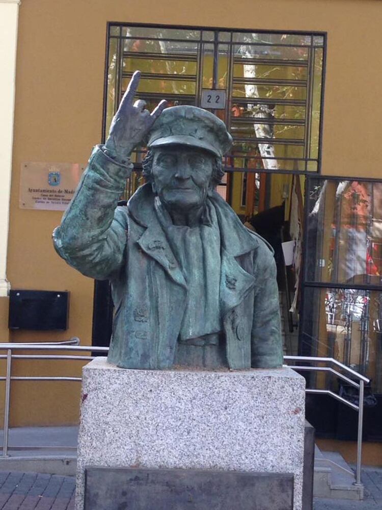 Estatua de Ángeles Rodríguez Hidalgo (Foto: Facebook que armó Pol Morollón Gómez en homenaje a su abuela)