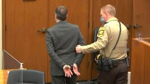 El particular mensaje que Derek Chauvin se escribió en la mano antes de escuchar el veredicto que lo declaró culpable