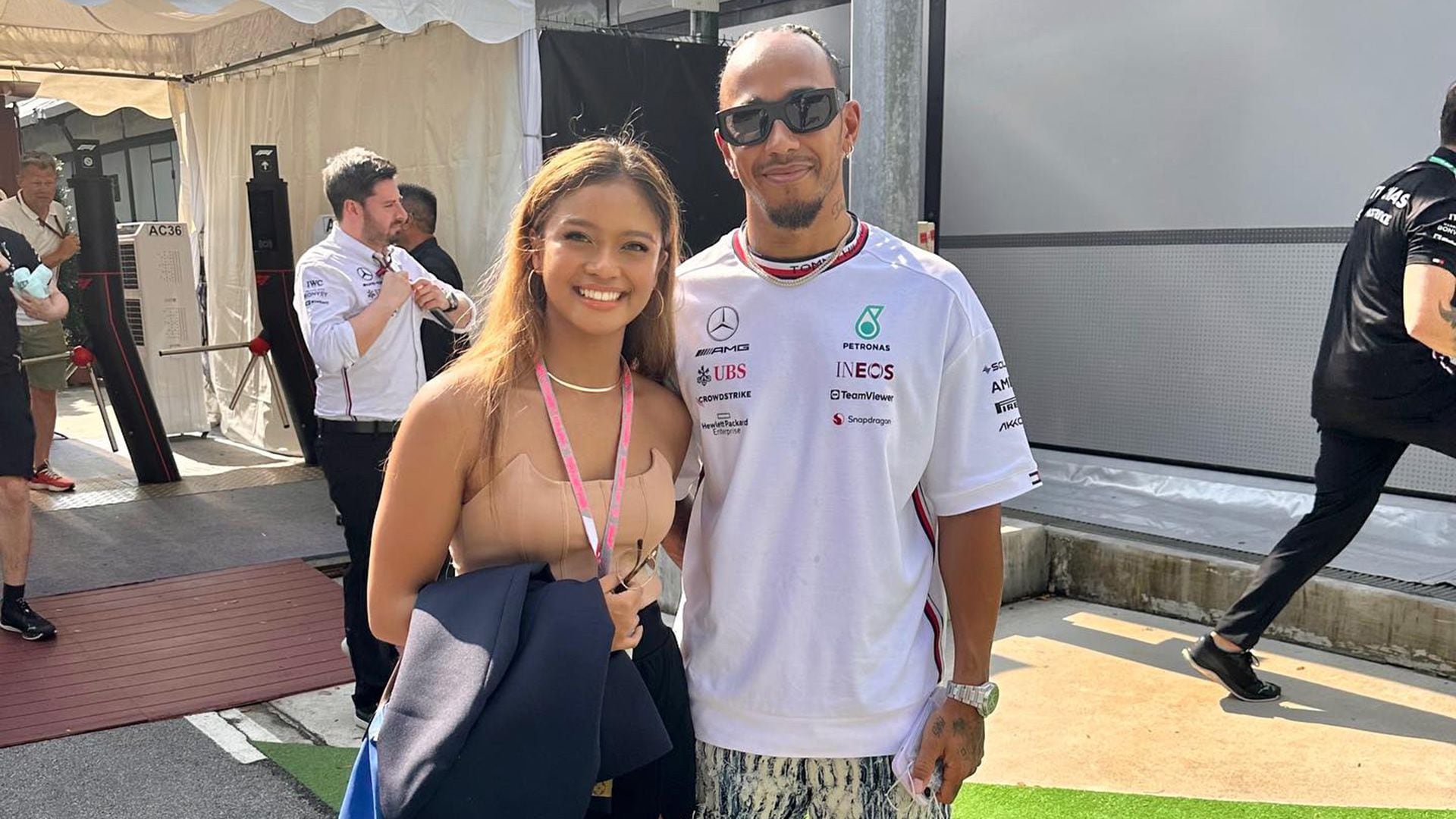 Bianca con Lewis Hamilton (@racerbia)