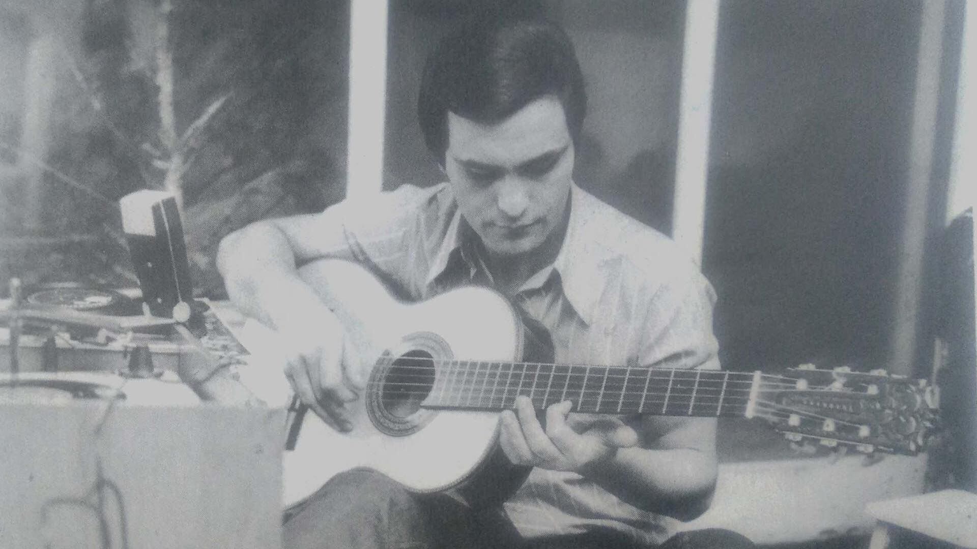 Como cantante, Leonardo Favio fue uno de los grandes ídolos populares de la Argentina en los años 60 y 70, y sus canciones vendieron millones de copias