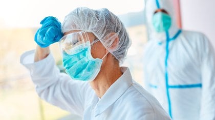 Este 2020 los médicos están en la primera línea de batalla contra el COVID-19 (Shutterstock)
