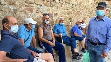 A pesar de que varias personas con coronavirus visitaron la isla, ninguno de los isleños desarrolló la infección (AP Photo/Paolo Santalucia)