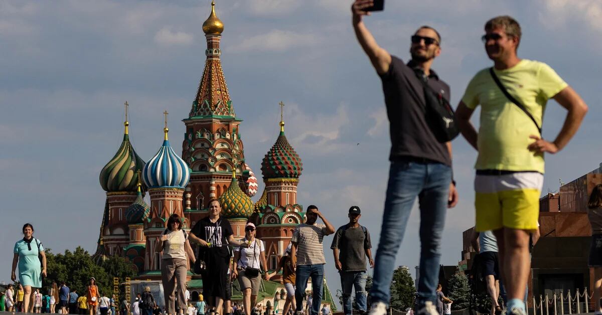Więcej sankcji za inwazję na Ukrainę: Polska rozważa zawieszenie wiz turystycznych dla obywateli Rosji