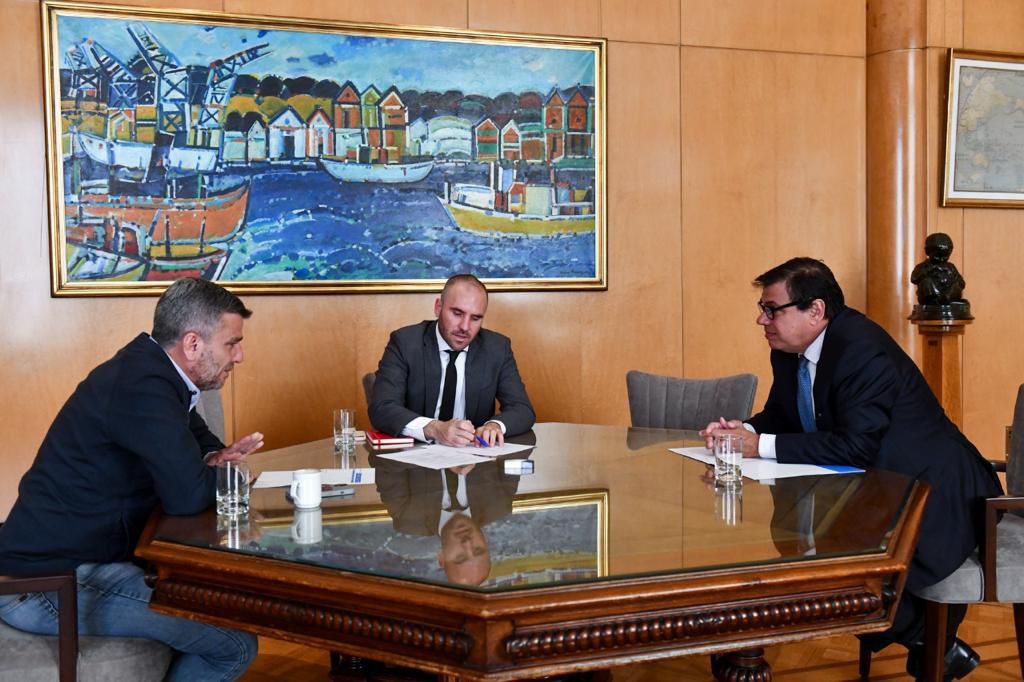Antes de los anuncios en Casa Rosada, el ministro de Economía, Martín Guzmán, se reunió con sus pares de Trabajo, Claudio Moroni, y de Desarrollo Social, Juanchi Zabaleta.
