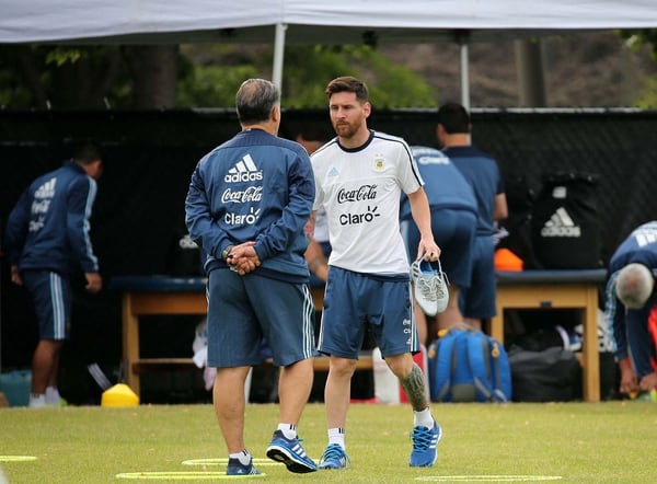 Gerardo Martino negó estar peleado con Lionel Messi (Télam)