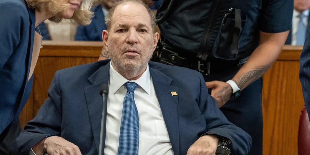 Harvey Weinstein regresó a un tribunal tras anularse su condena por violación en Nueva York