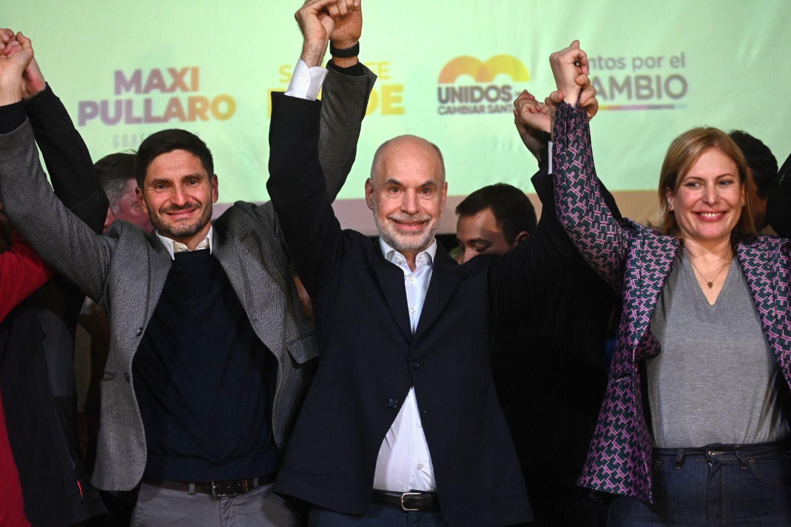 Horacio Rodríguez Larreta, con Maximiliano Pullaro y Gisela Scaglia, los ganadores de las PASO de Santa Fe