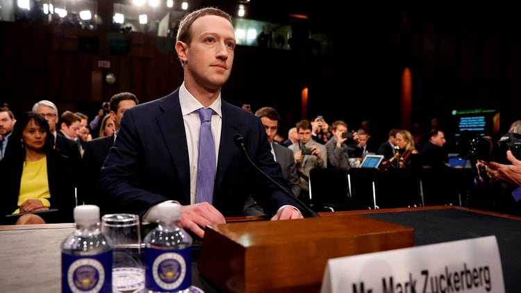 Mark Zuckerberg, interrogado en el Congreso de Estados Unidos en 2018 (Foto: Reuters)