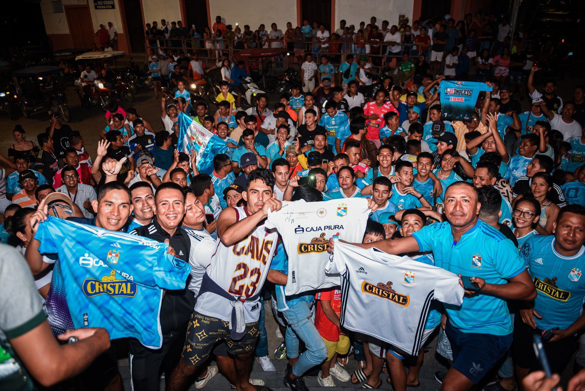 Sporting Cristal vs Unión Comercio: hinchas 'celestes' en Tarapoto