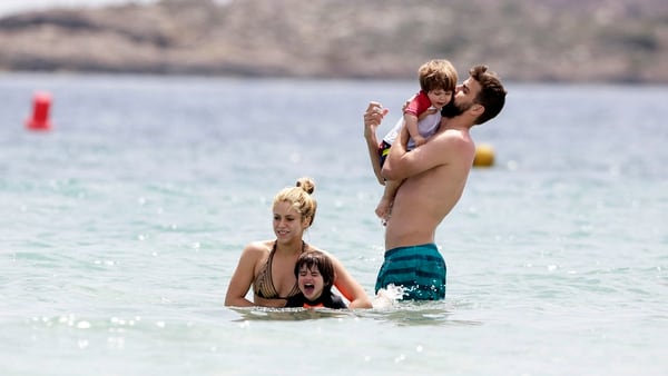 Shakira , Piqué y sus dos hijos