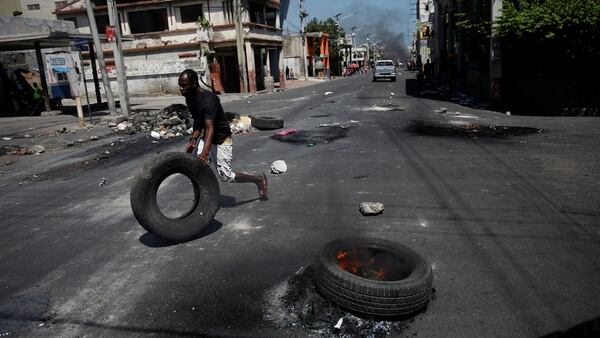 Disturbios y protestas en Haití por el alza de los precios de los combustibles (Reuters)