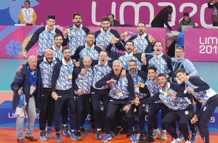 El seleccionado de vóley masculino se consagró campeón panamericano por segunda vez y tercera en su historia (@PrensaCOA)