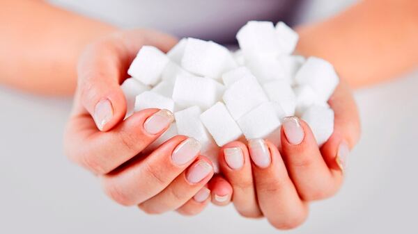 El abuso de azúcar es dañino, pero su uso moderado está lejos de causar cáncer (Shutterstock)