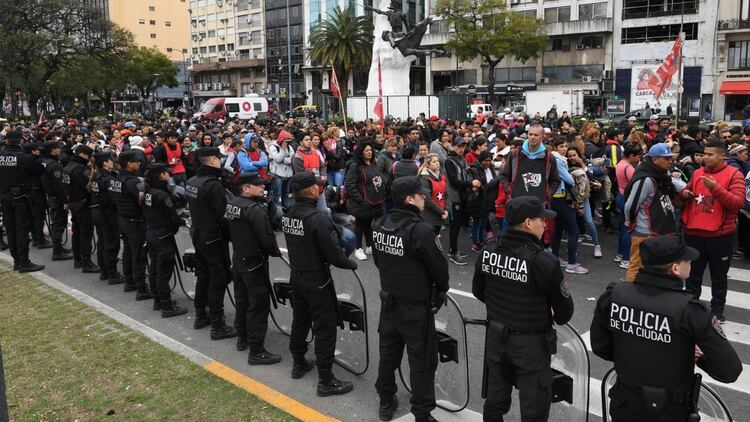 Una gran cantidad de efectivos de la Policía Federal están dispuestos por todo el centro (Maximiliano Luna)