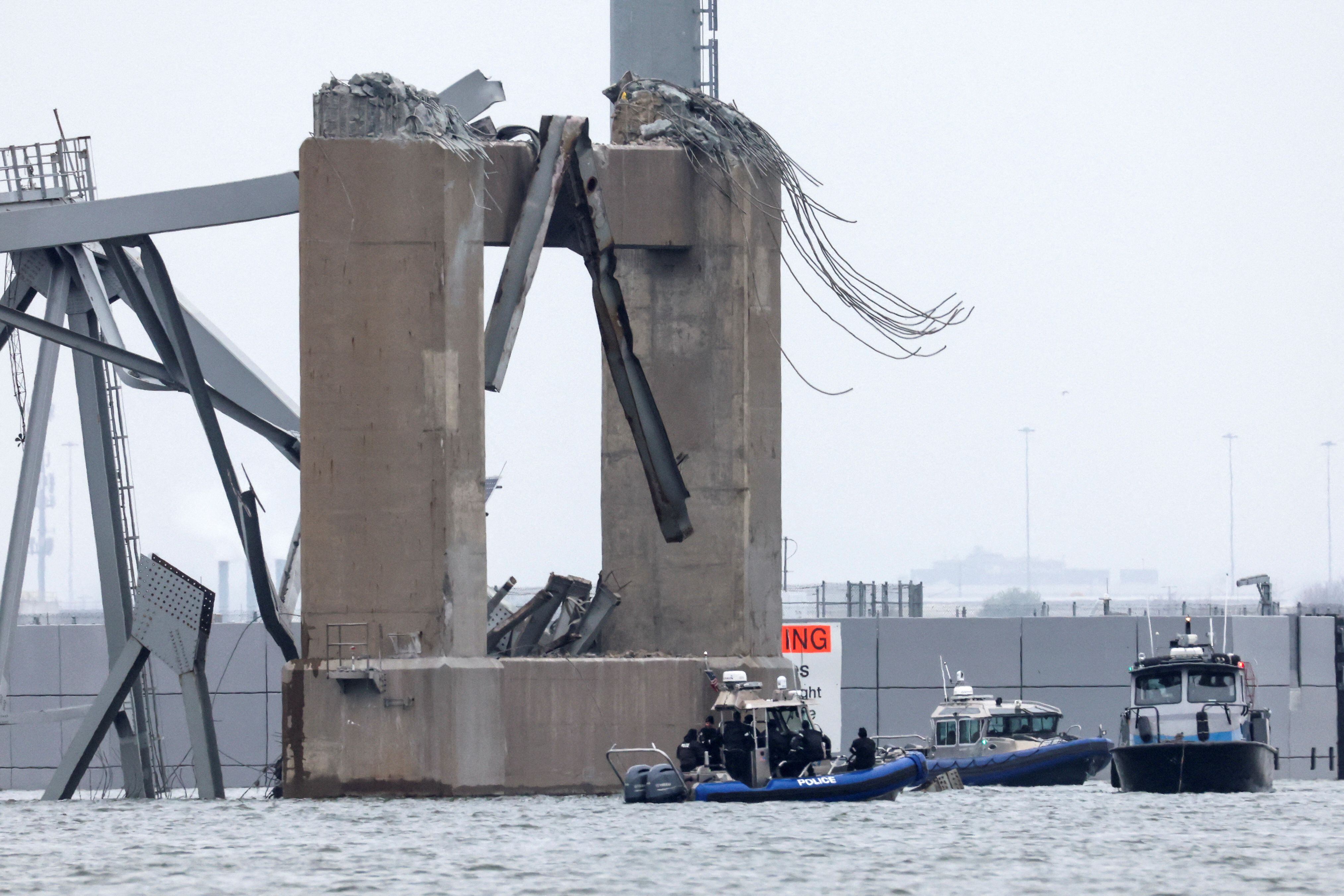 Los operadores del carguero Dali emitieron una llamada de emergencia diciendo que el barco había perdido energía momentos antes del accidente (REUTERS/Mike Segar)