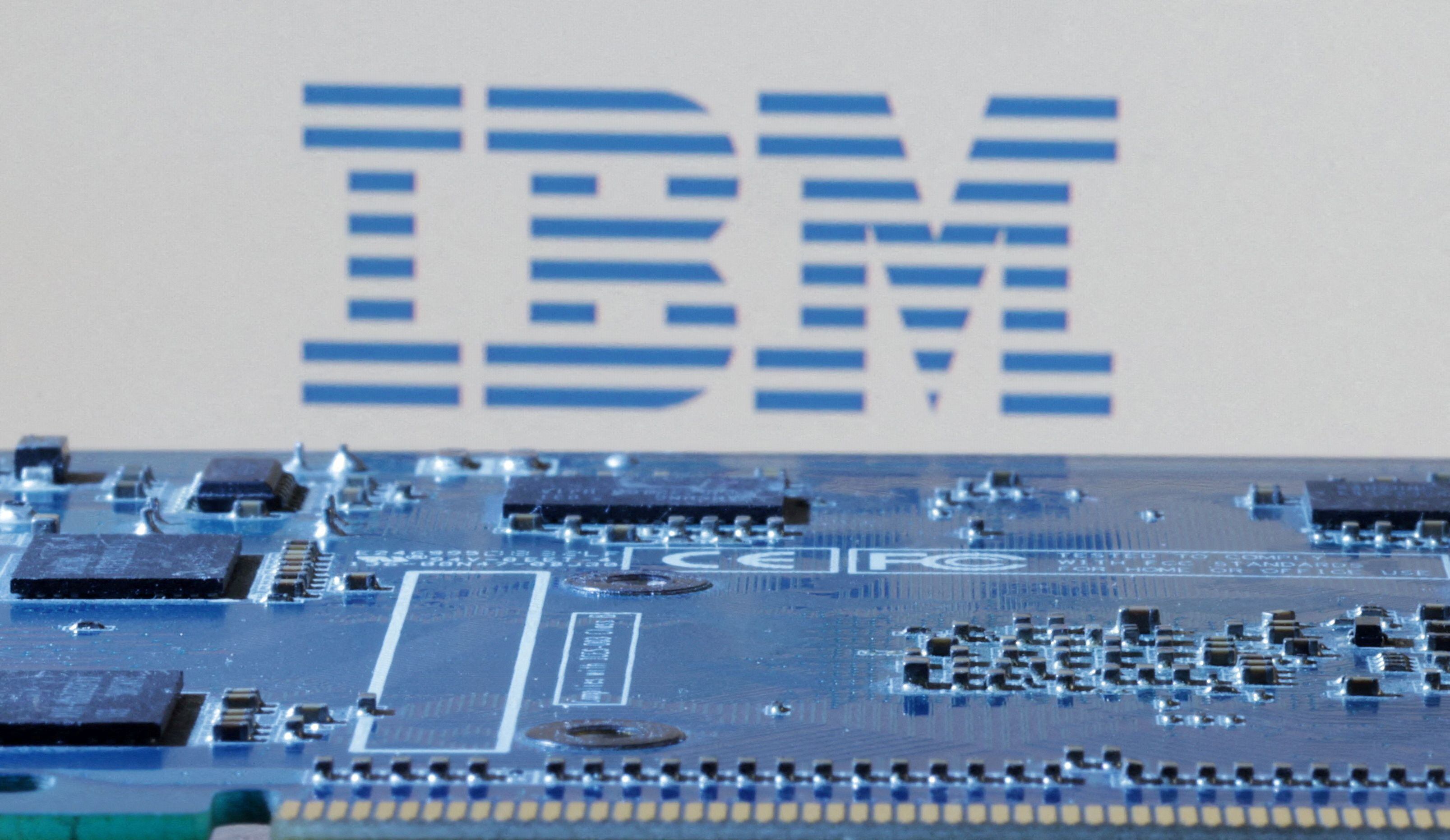 IBM colabora con la NASA en proyectos de IA. REUTERS/Dado Ruvic/Illustration/File Photo
