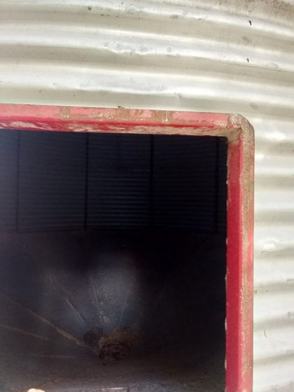 Un silo vacío. Los cortes impiden el reaprovisionamiento de alimento para el otoño e invierno